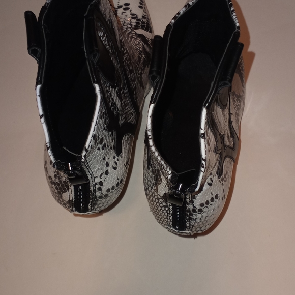 Python Print Bootie - Picture 5 of 8